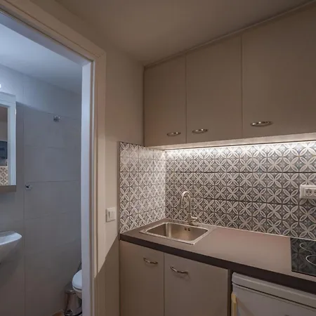 Elegant - 250m From Solomos Square Apartamento *