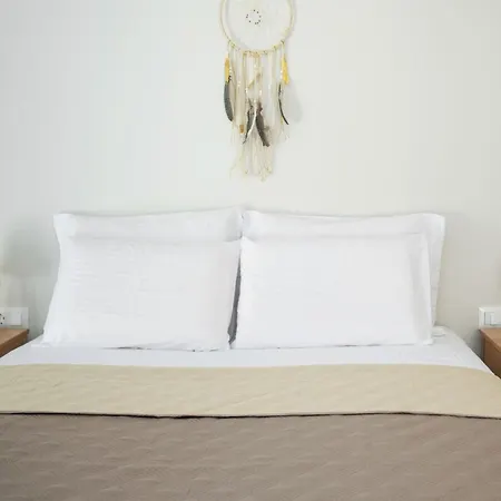 Elegant - 250m From Solomos Square Apartamento *